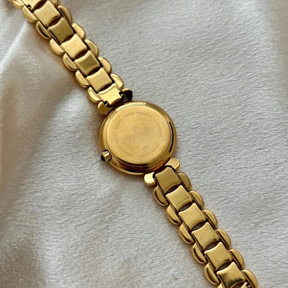 AUTHENTIC VINTAGE FENDI MOTHER-OF-PEARL WATCH - Picture 9 of 10